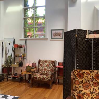 Angela is looking for a room in Collingwood