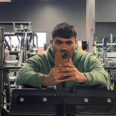 Tanv is looking for a room in Adelaide
