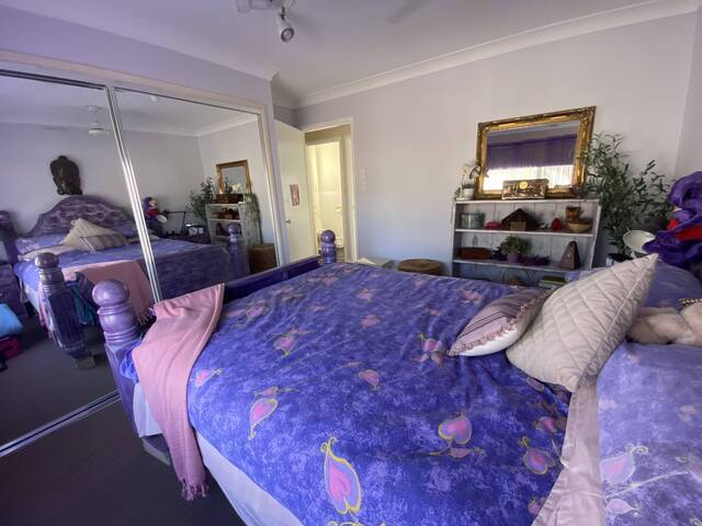 Elanora room near shops and transport