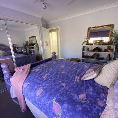 Elanora room near shops and transport