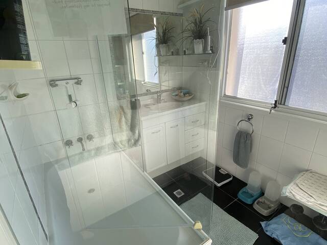 Elanora room near shops and transport