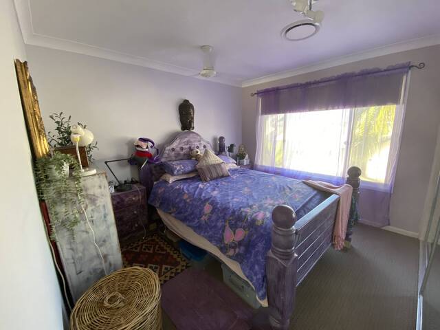 Elanora room near shops and transport
