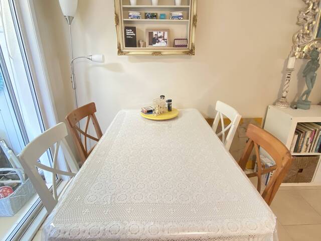 Elanora room near shops and transport
