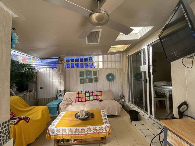 Elanora room near shops and transport
