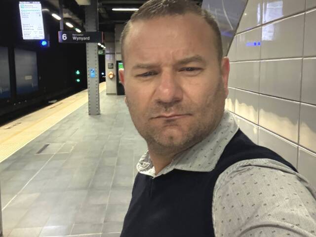 Tony is looking for a room in Sydney
