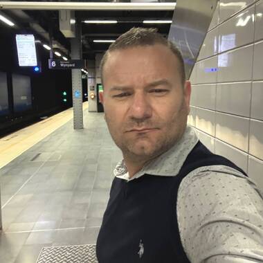 Tony is looking for a room in Sydney