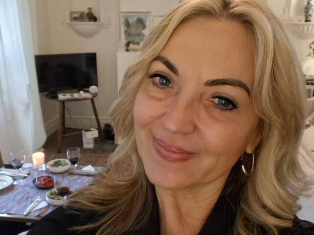 Mihaela Stewart is looking for a room in Melbourne