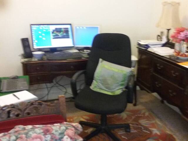 GORDON-opp Station large room and office $320