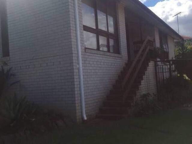 Fully furnished room for rent / Marsfield / House